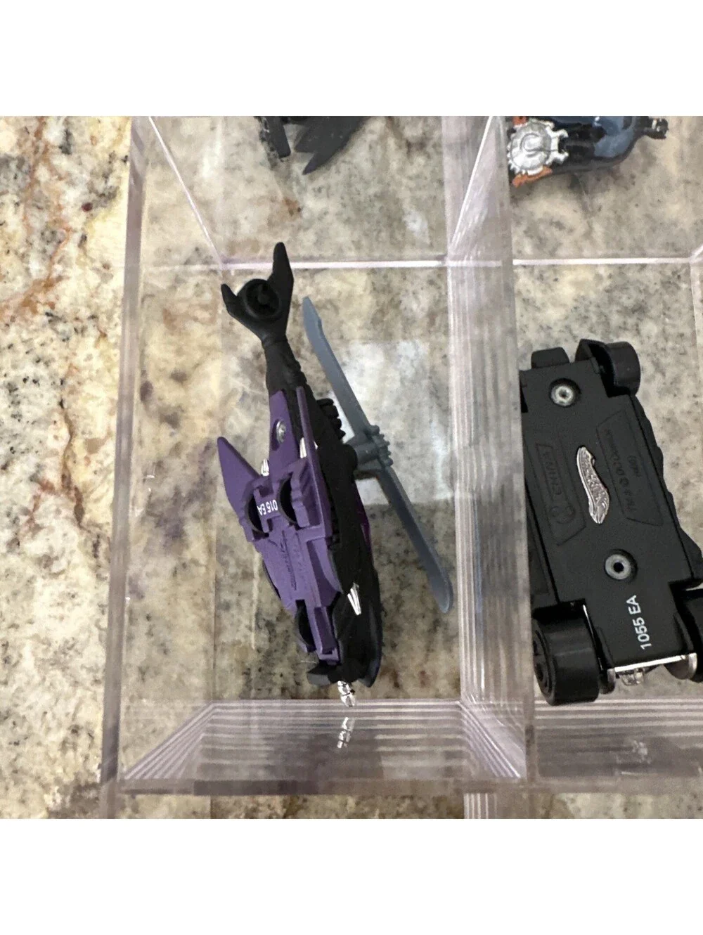 4x Hot Wheels Batman Vehicles & 4x Batman Mini Figures + Display Case